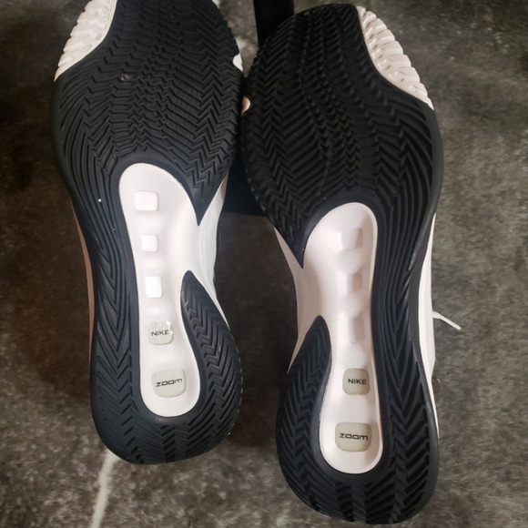 Zoom - Picture 4 of 7